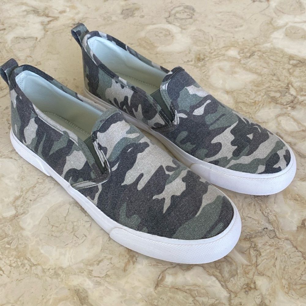 Tommy Bahama Camo Slip On Sneakers
